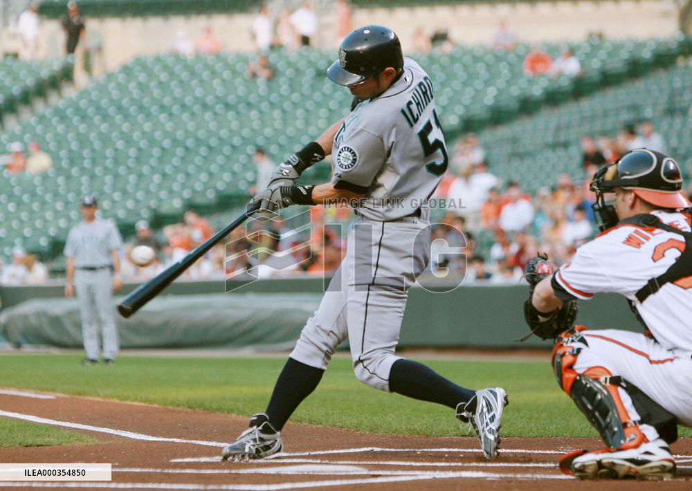 Ichiro plays against Orioles