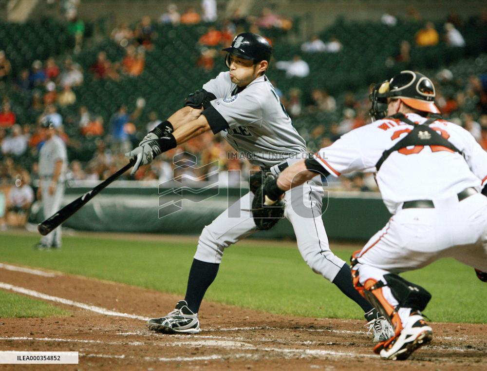 Ichiro plays against Orioles