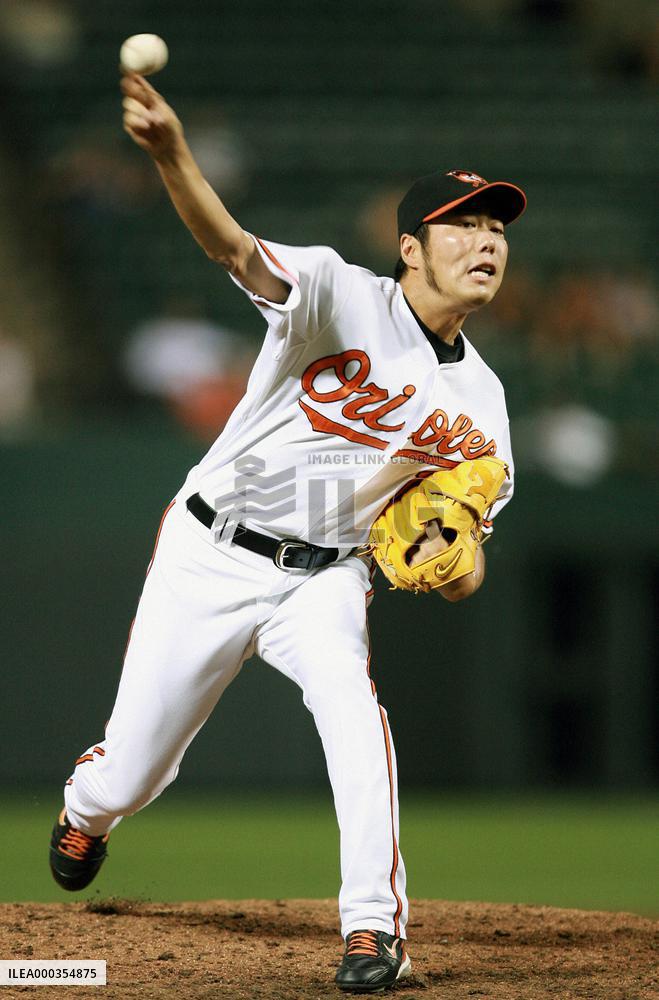 Orioles' Uehara pitches vs. Mariners