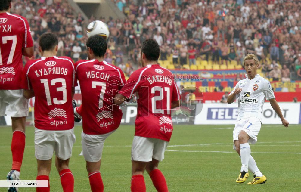 Honda plays against Spartak Moscow