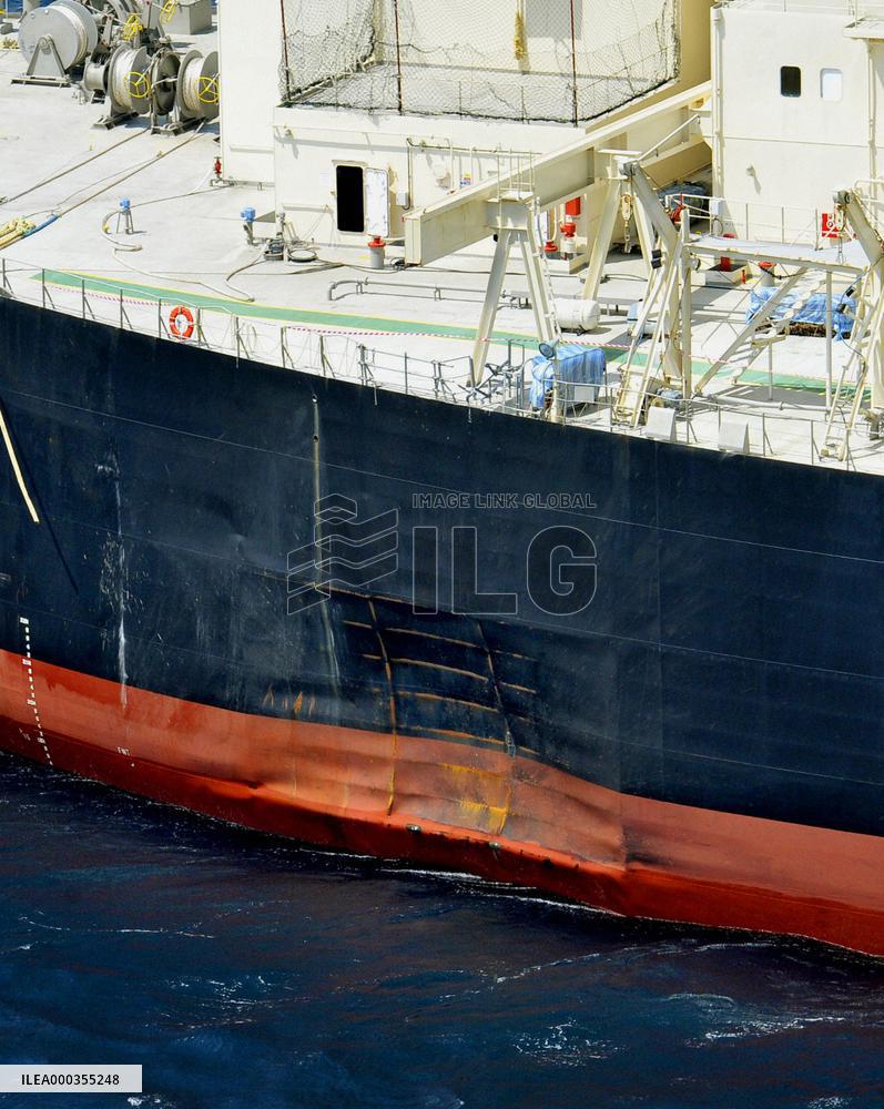 Damaged oil tanker heads to Tokyo
