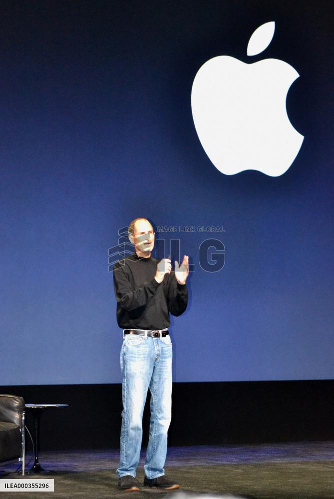 Apple's Jobs resigns as CEO