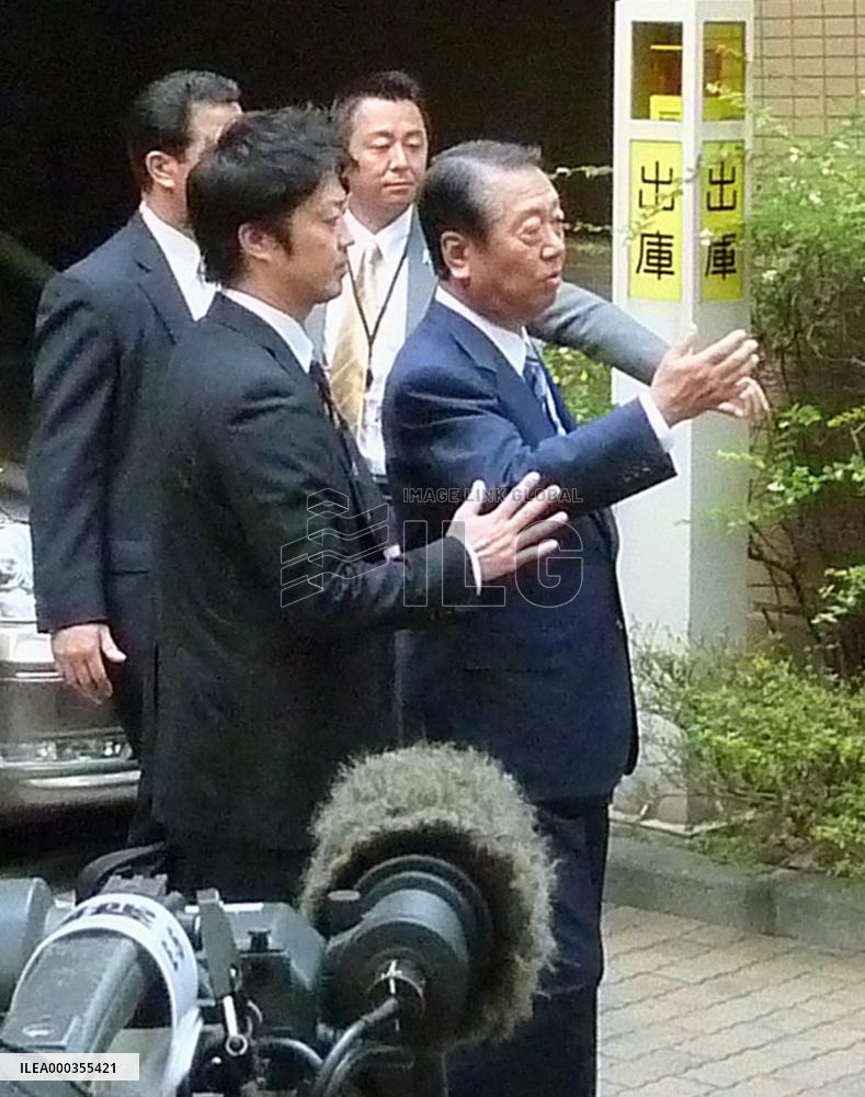 Ozawa to run against Kan in leadership race