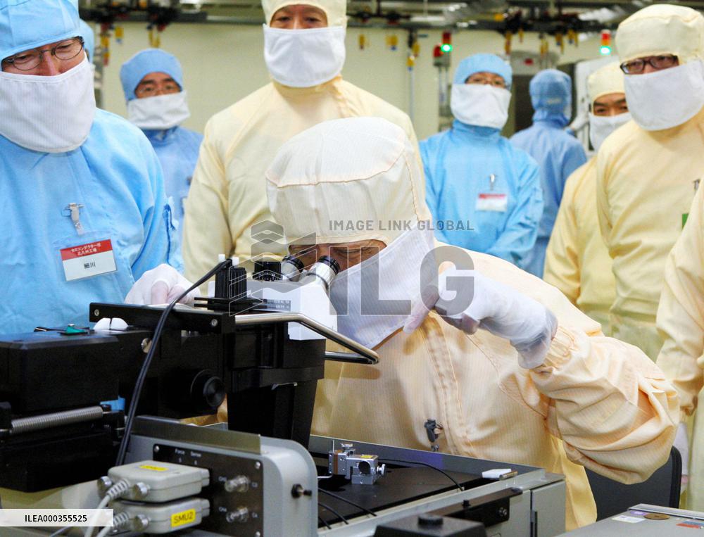 Kan looks to industry