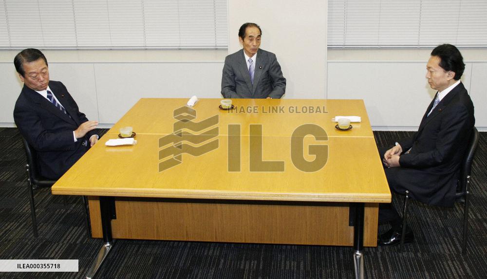 Ozawa, Hatoyama meet over DPJ leadership election