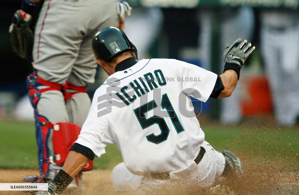 Ichiro plays against Rangers