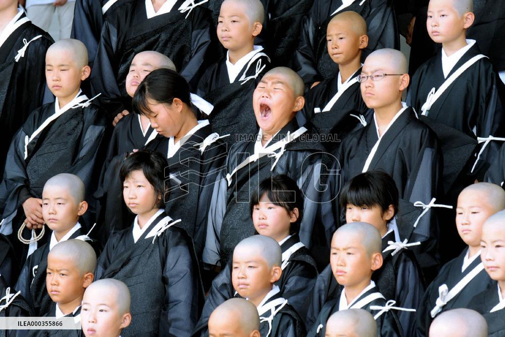 Philippine president, Muslim rebel chief meet secretly in Japan