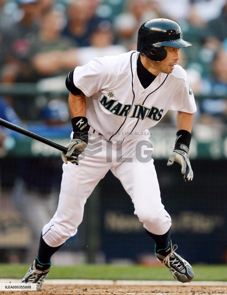 Mariners' Ichiro 3-for-5, steals 4 bags