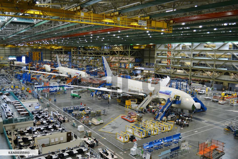 Boeing unveils Dreamliner for delivery to ANA