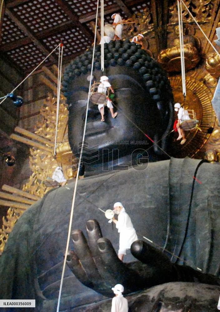 Dusting off Great Buddha