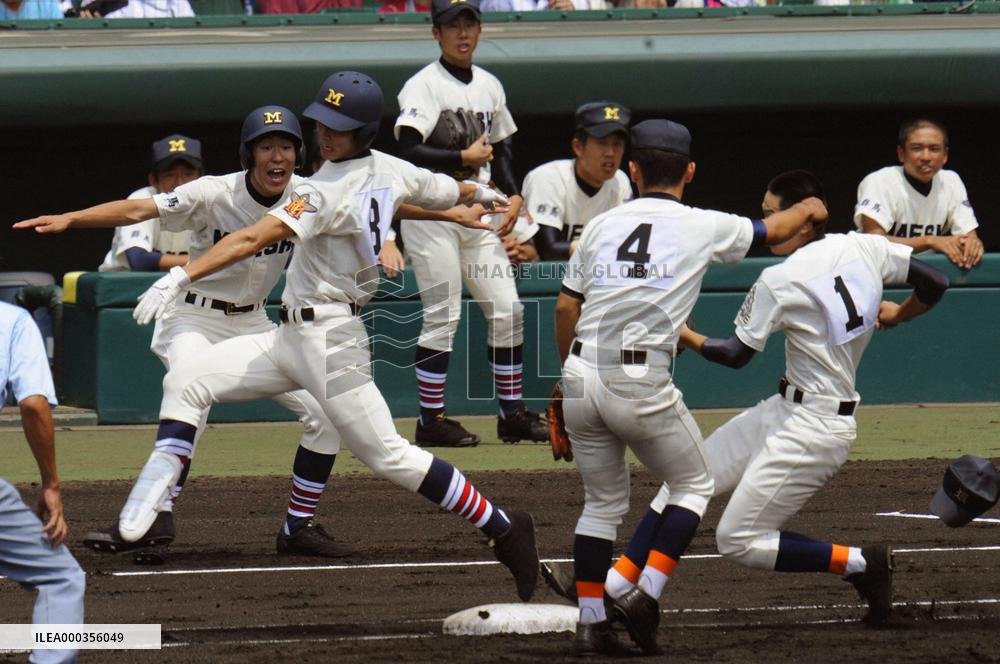 2nd day of high school baseball tournament in Koshien
