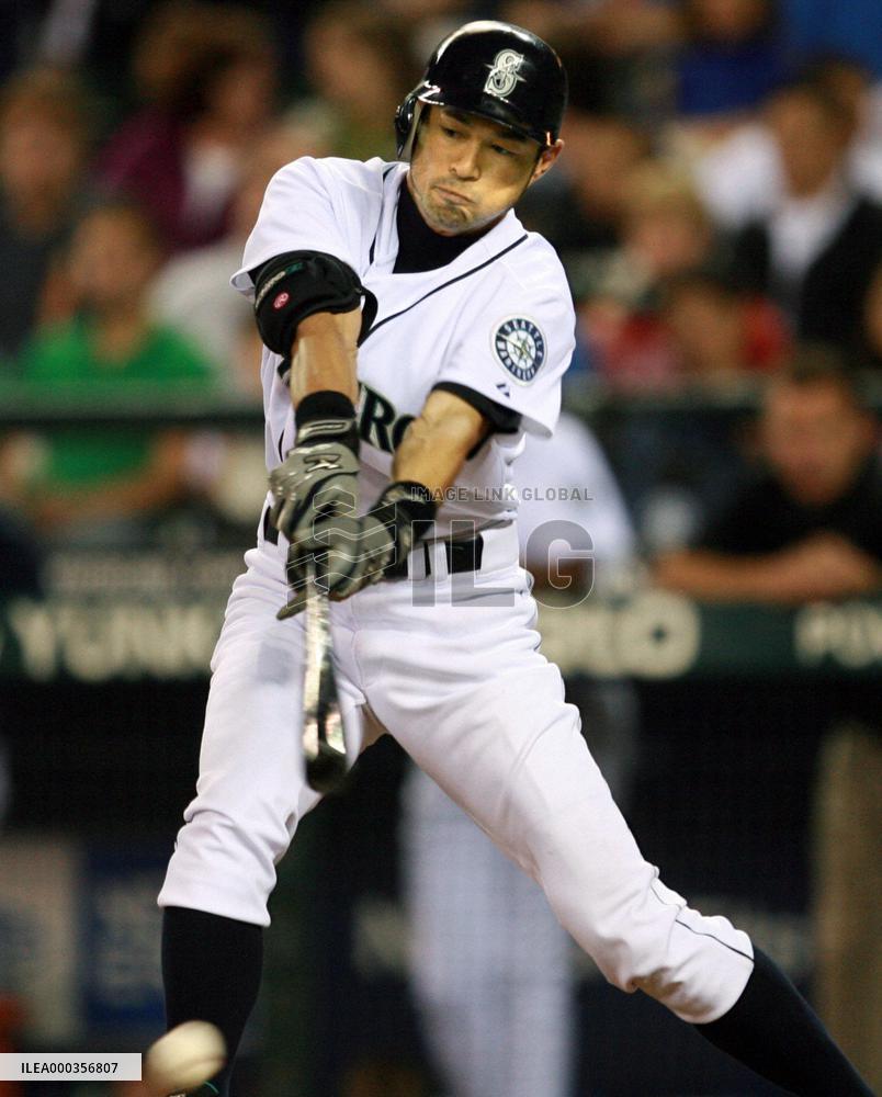 Ichiro surpasses 3,500 career hits