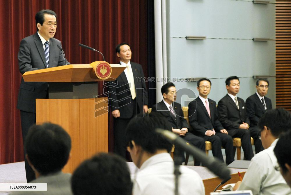 Kan reshuffles Cabinet