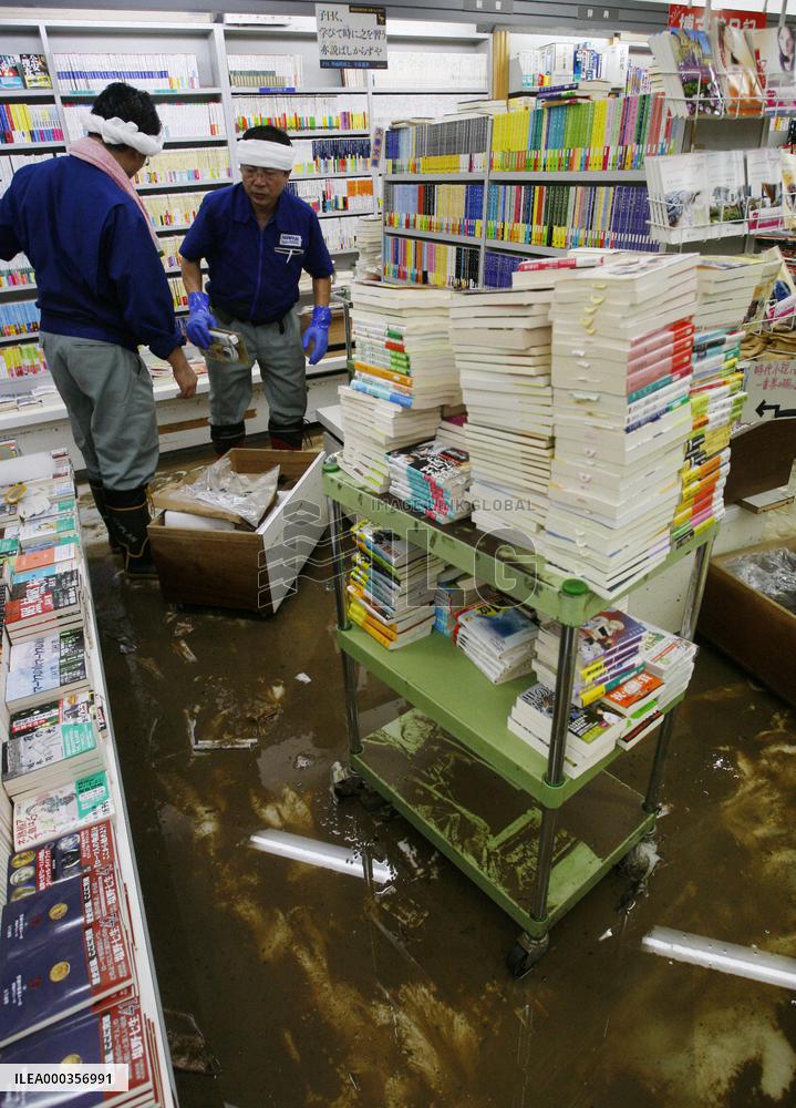 Typhoon Roke hits Japan