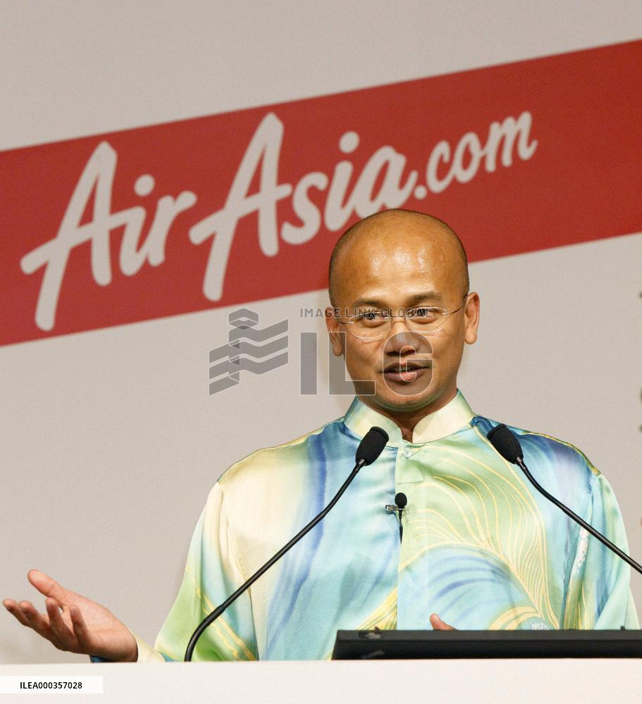 China prods Japan to release ship captain