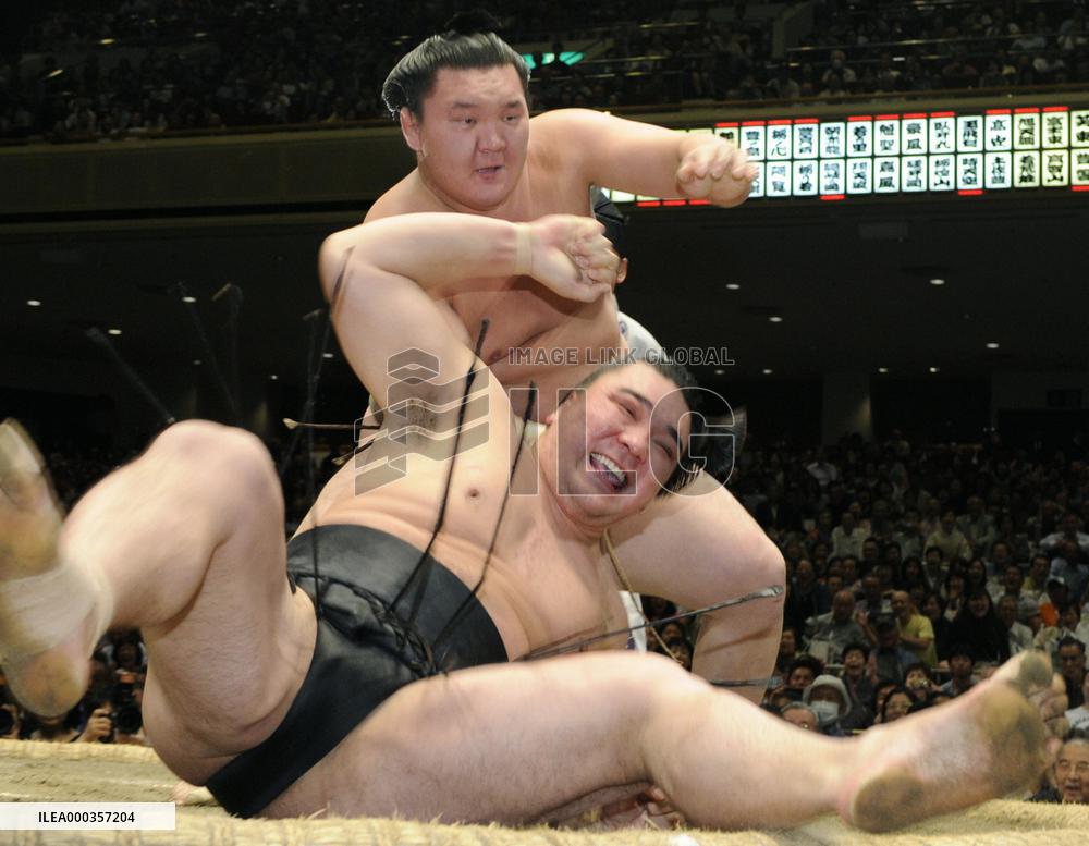 Yokozuna Hakuho wins 20th career title