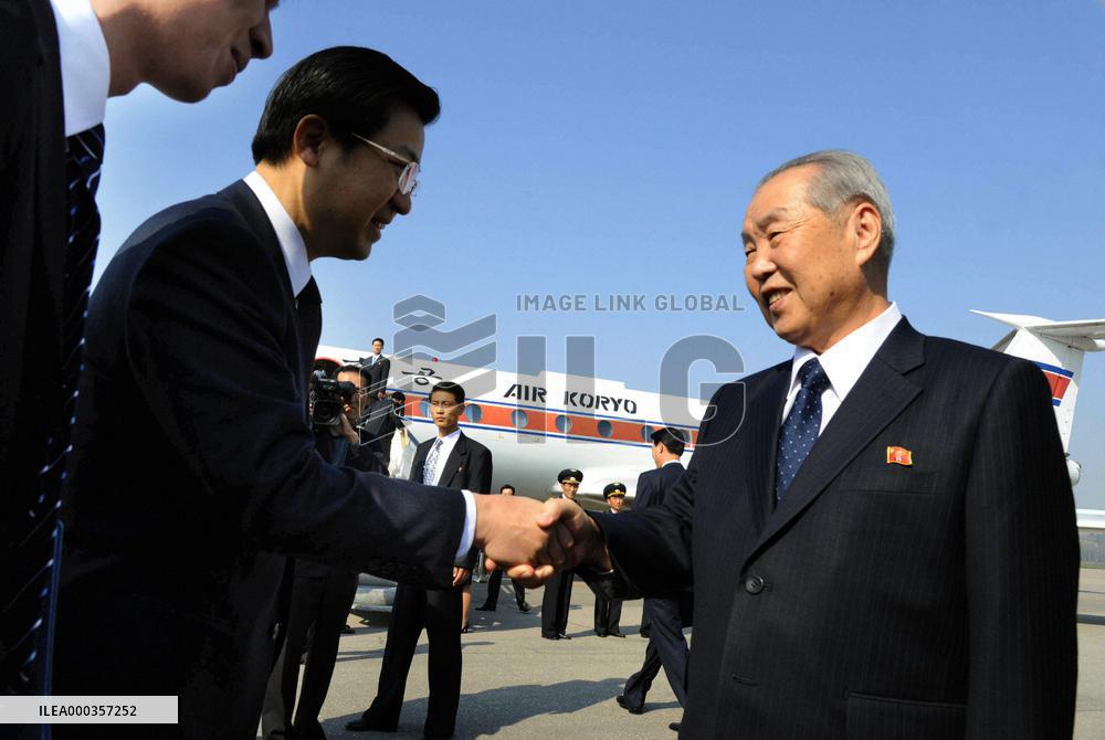 N. Korea premier visits China