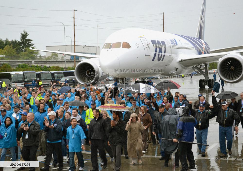 Ceremony to mark 1st Boeing 787 delivery