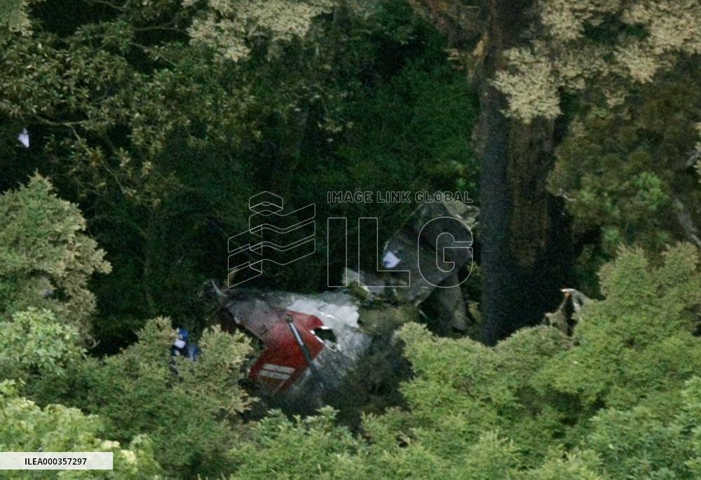 2 dead as chopper crashes