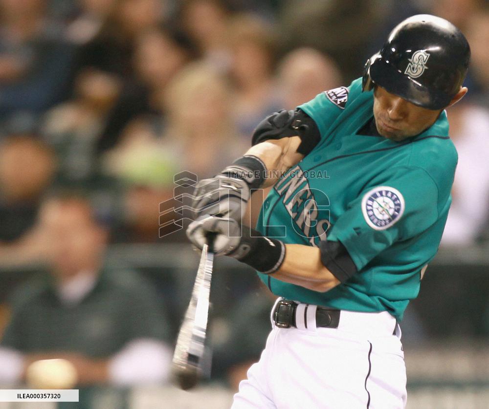 Mariners' Ichiro vs. A's