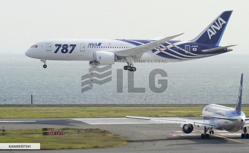 1st of ANA's Boeing 787 at Haneda