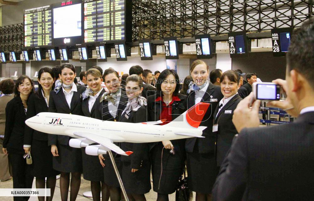 Myanmar refugees depart for Japan