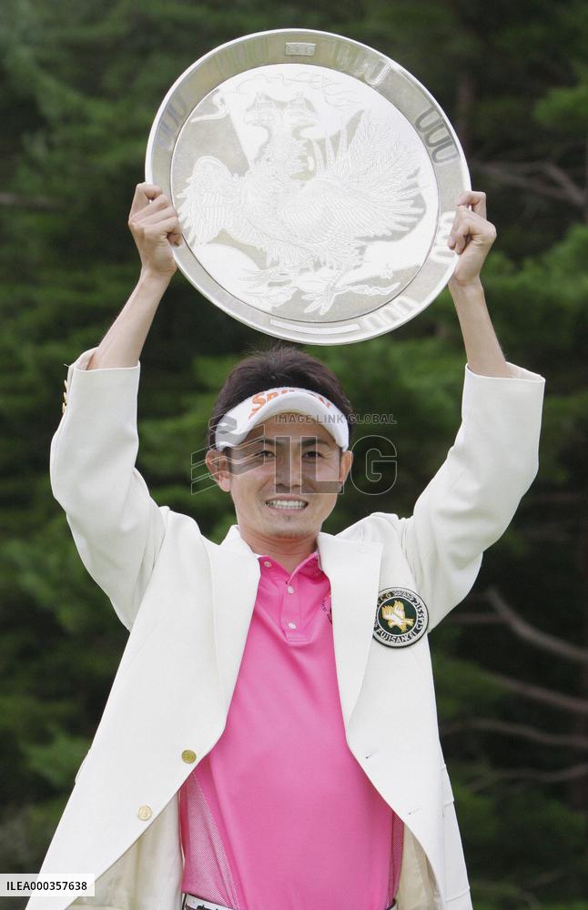 Morofuji wins Fujisankei Classic