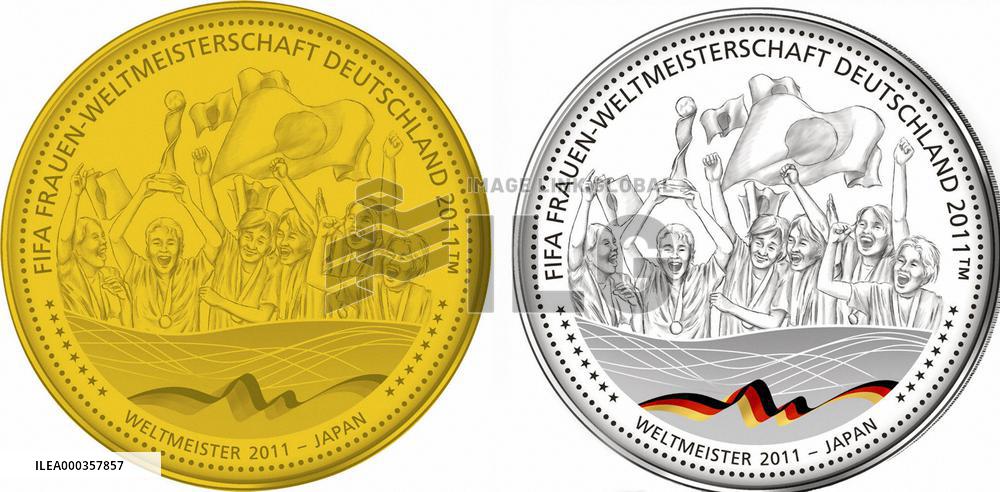 Medals commemorating Nadeshiko Japan's World Cup win