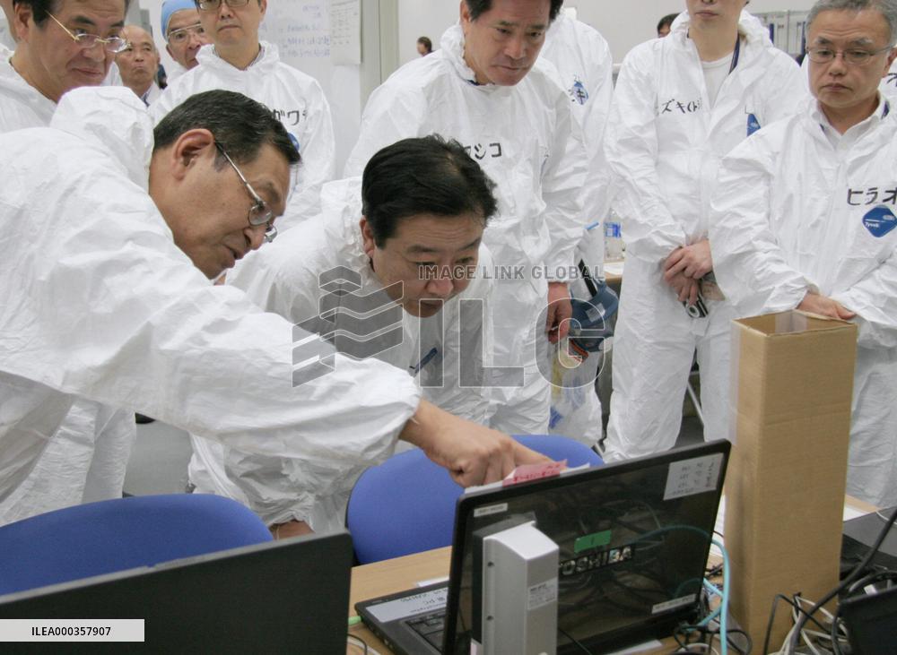 Noda visits Fukushima Daiichi plant