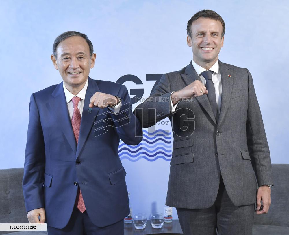 Japanese, French leaders meet in Britain