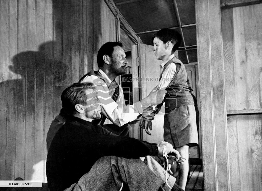 The Stranger'S Hand film (1954)