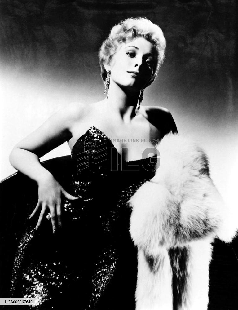 5 Against The House film (1955)