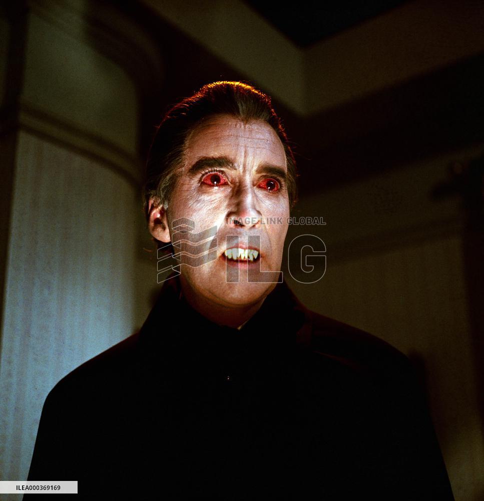 Dracula Has Risen From The Gra - film (1968)