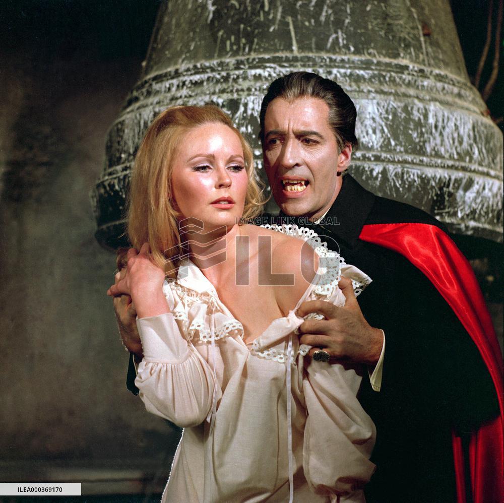 Dracula Has Risen From The Gra - film (1968)