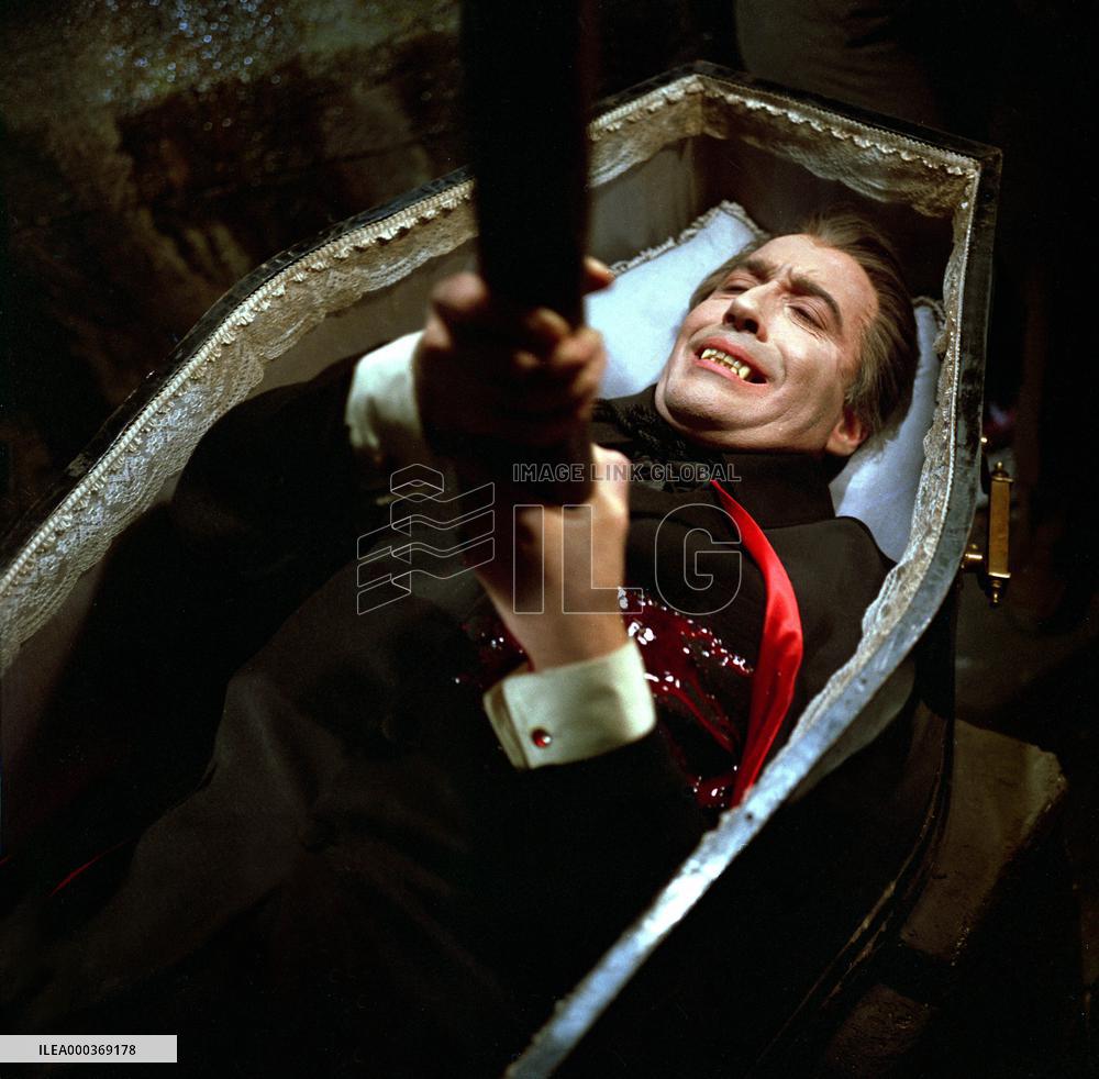 Dracula Has Risen From The Gra - film (1968)