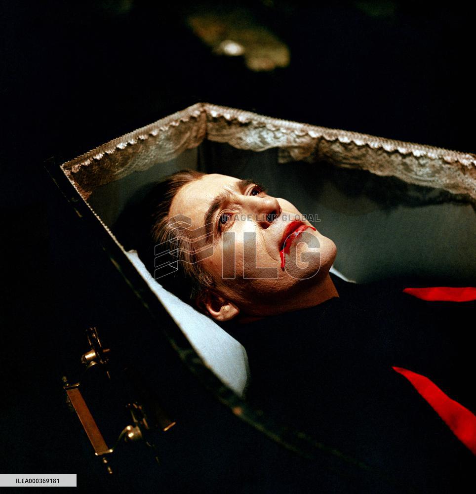 Dracula Has Risen From The Gra - film (1968)