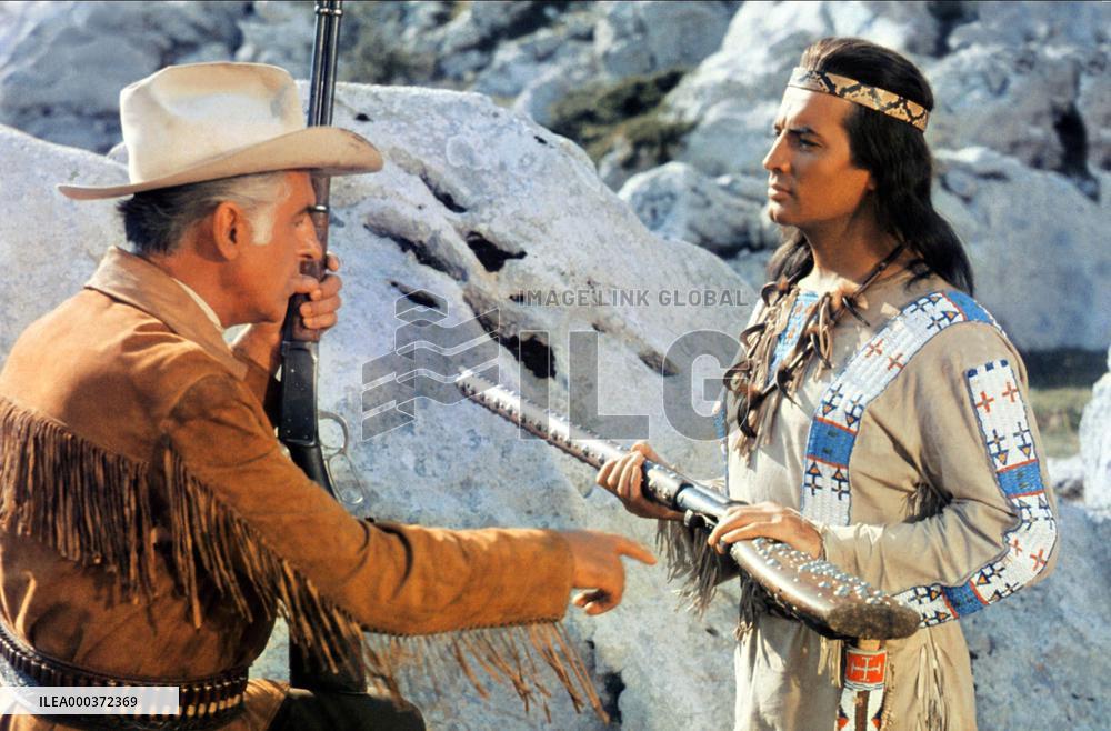 Amongst Vultures; Unter Geiern - film (1964)