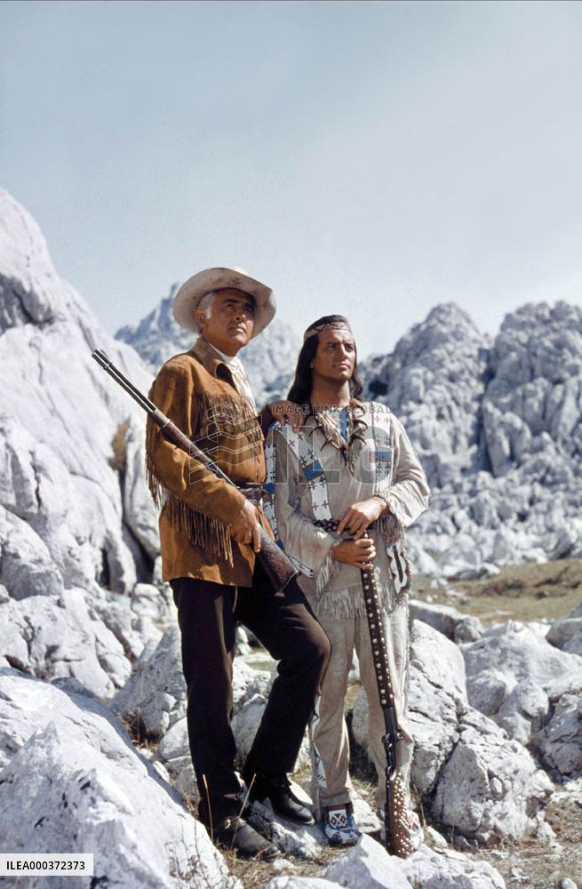 Amongst Vultures; Unter Geiern - film (1964)