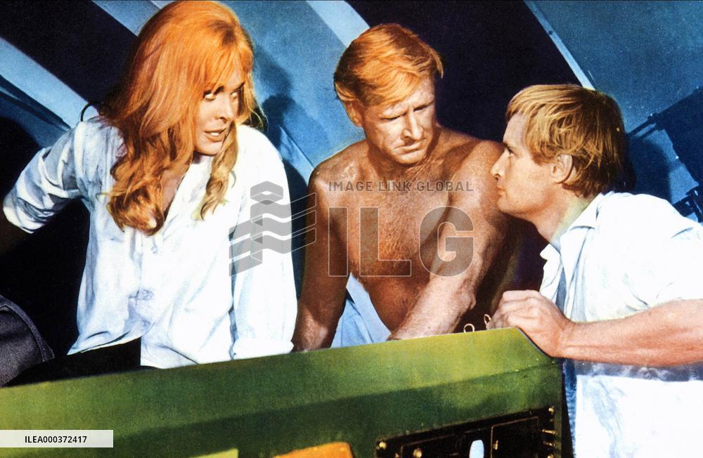Around The World Under The Sea - film (1966)