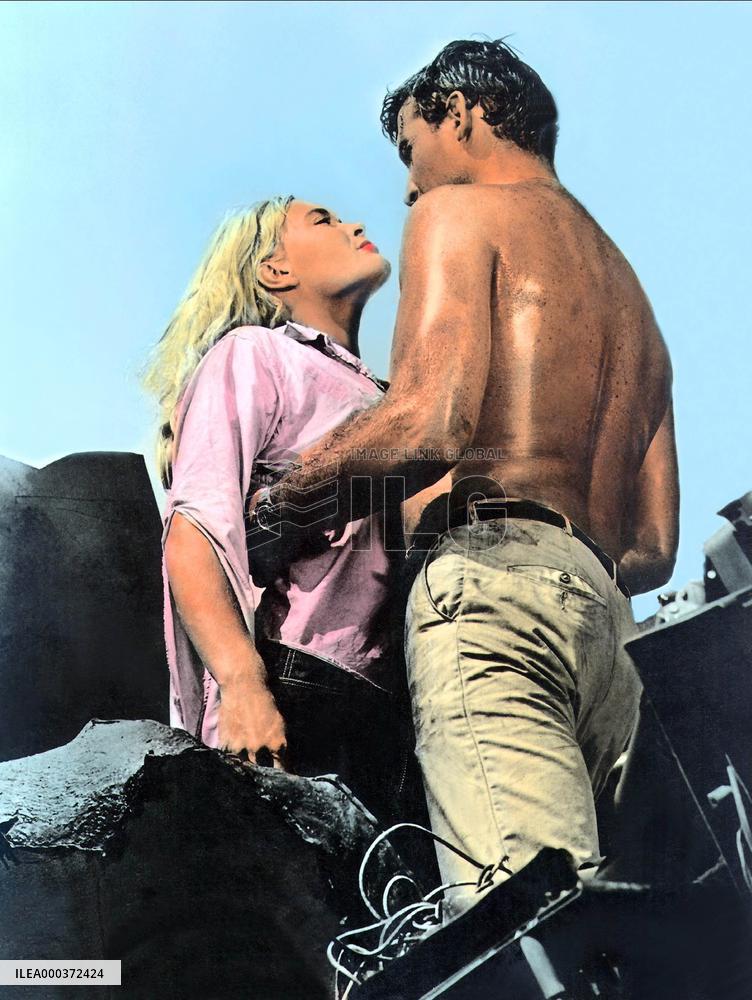 Around The World Under The Sea - film (1966)