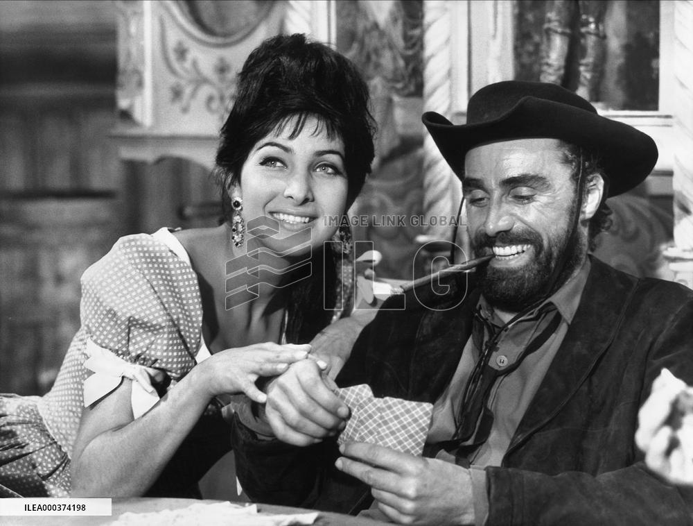 Amongst Vultures; Unter Geiern - film (1964)