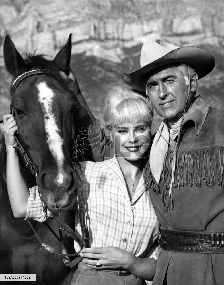 Amongst Vultures; Unter Geiern - film (1964)