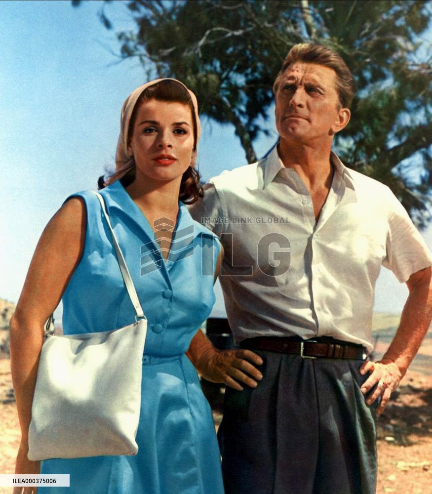 Cast A Giant Shadow - film (1966)