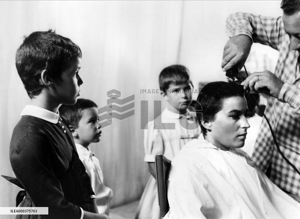 5 Branded Women - film (1960)