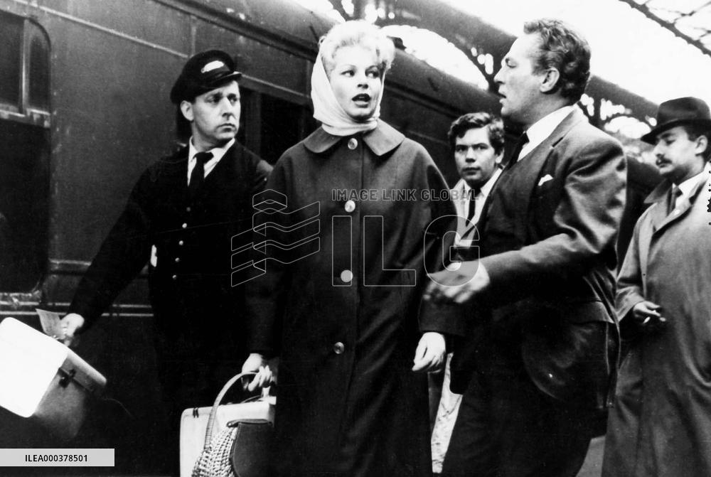 No Love For Johnnie - film (1961)