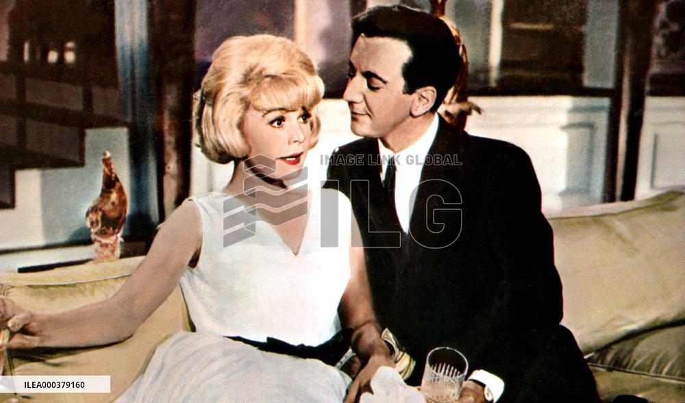 Under Ten Flags - film (1960)