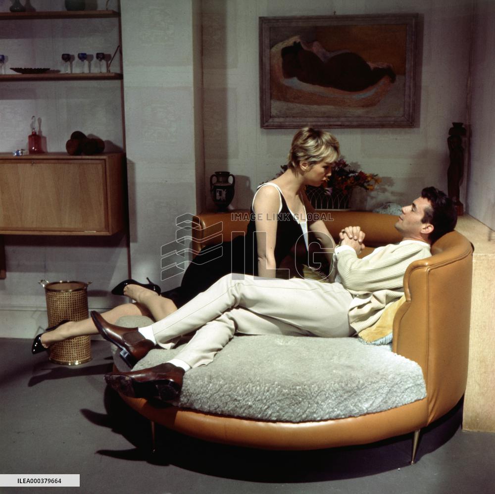 Doctor In Distress - film (1963)