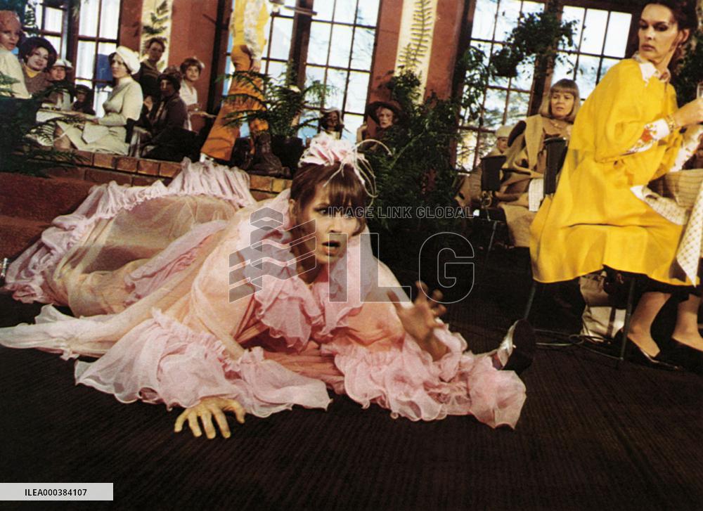 Fun With Dick And Jane (1977)