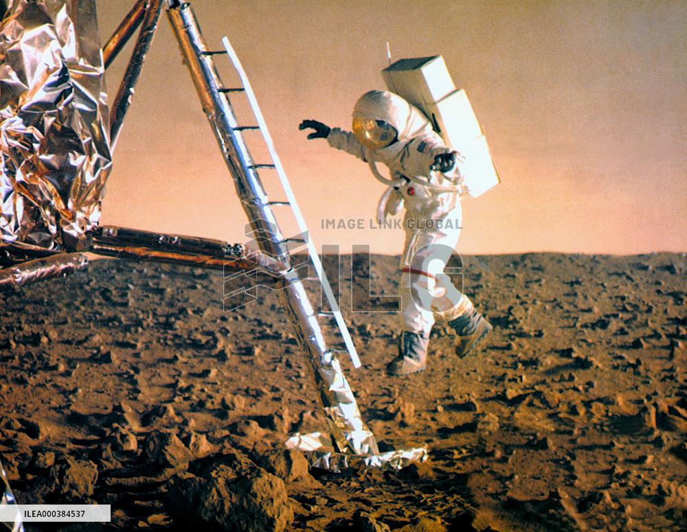 Capricorn One (1977)