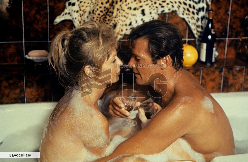 Gold (1974)